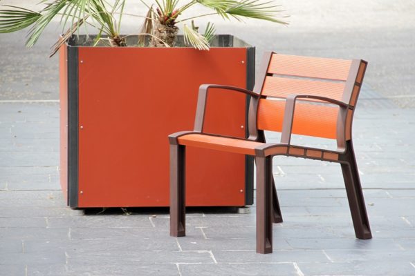 aigle_fauteuil-neoromantico-color-600x400 - A propos - 