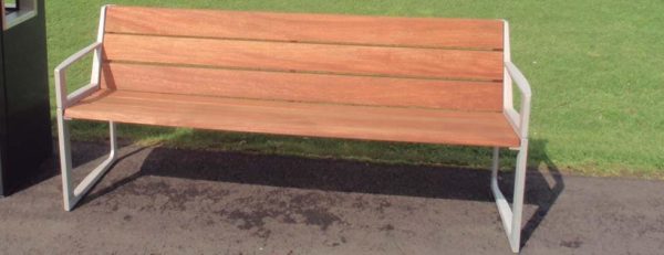 icogne_ska-banc2-600x231 - A propos - 